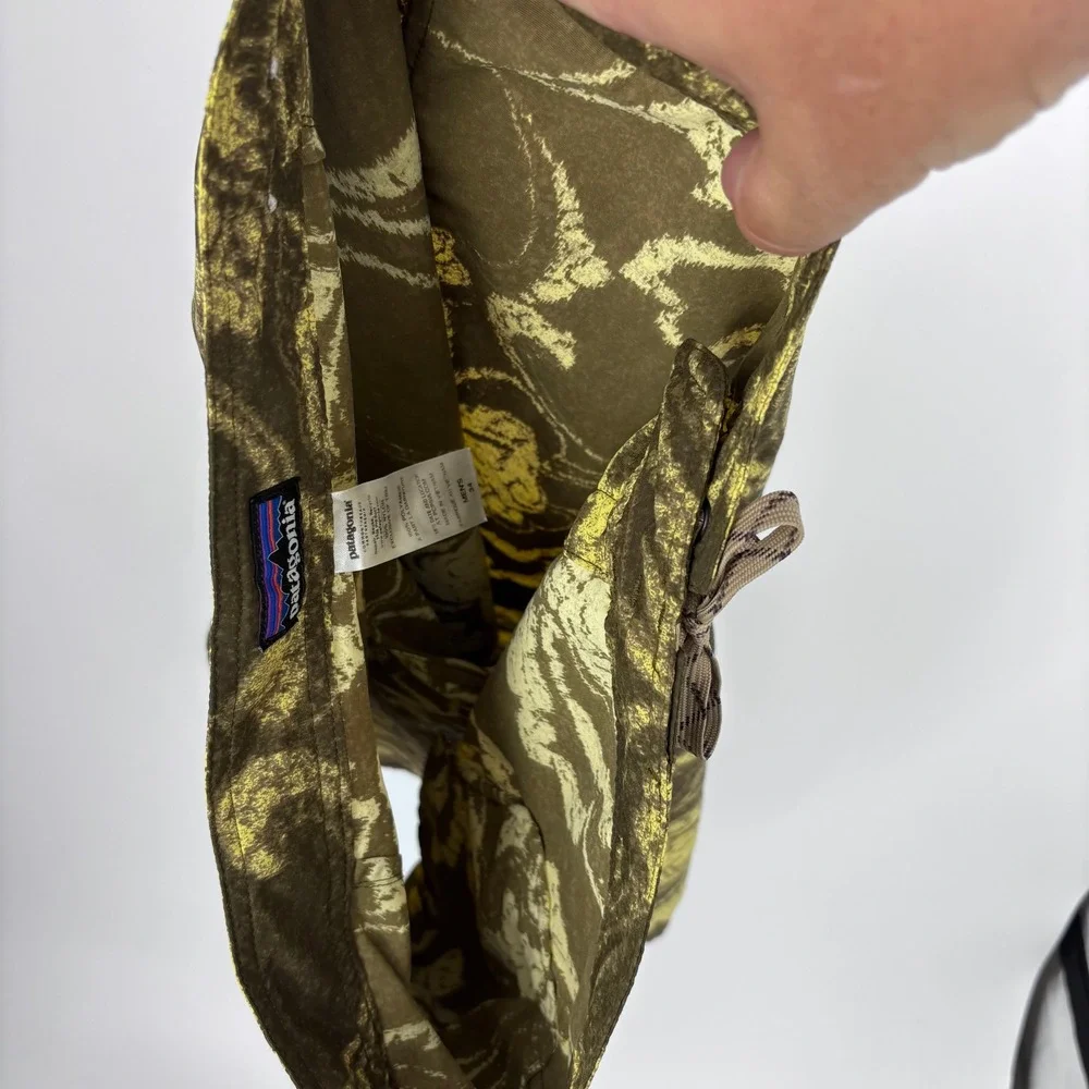 Patagonia Wavefarer Board Shorts Mens 34 Brown Yellow‎ Floral Swim Trunks